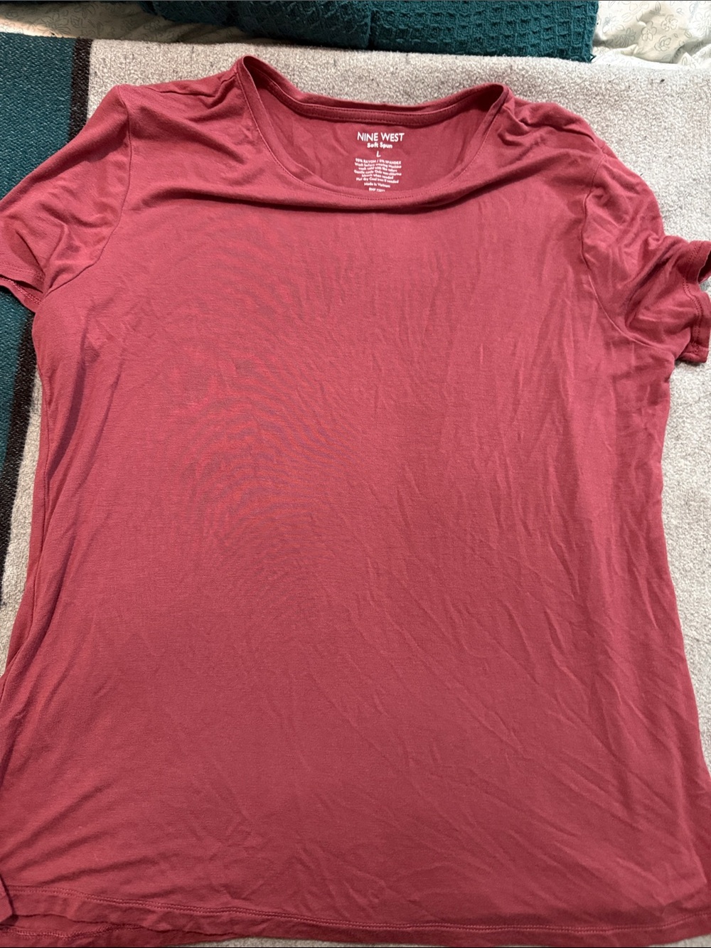 Nine West Burgundy Short Sleeve Crewneck Tee